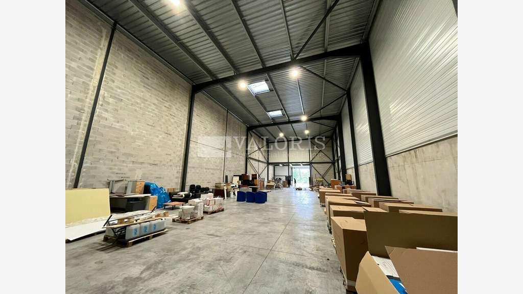 A louer locaux à partir de 580m² Aix-en-Provence 