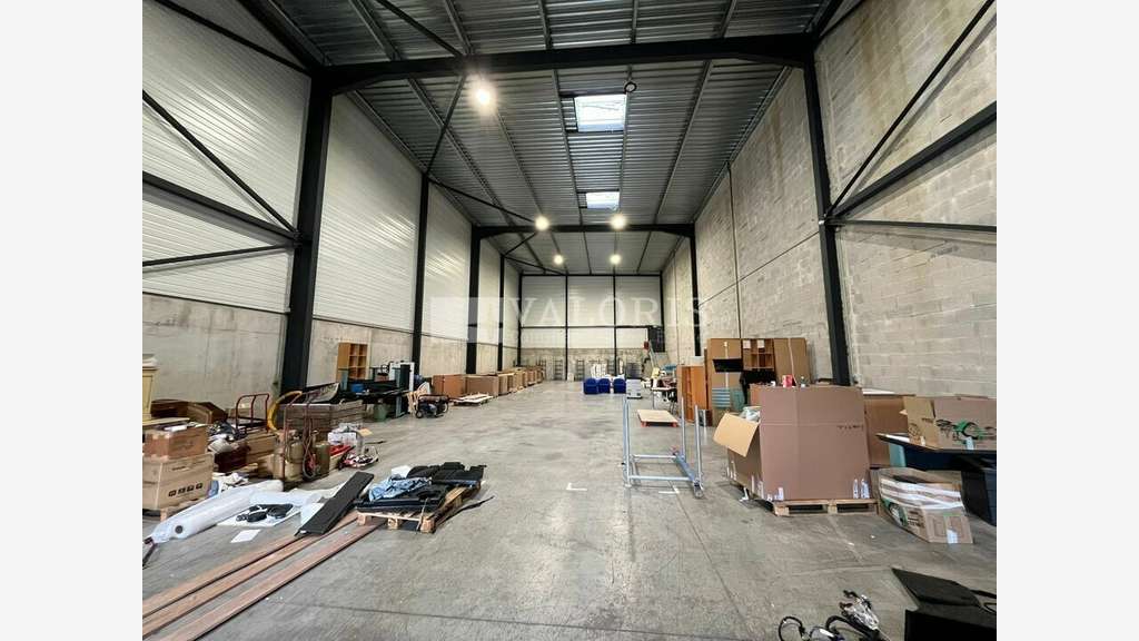A louer locaux à partir de 580m² Aix-en-Provence 