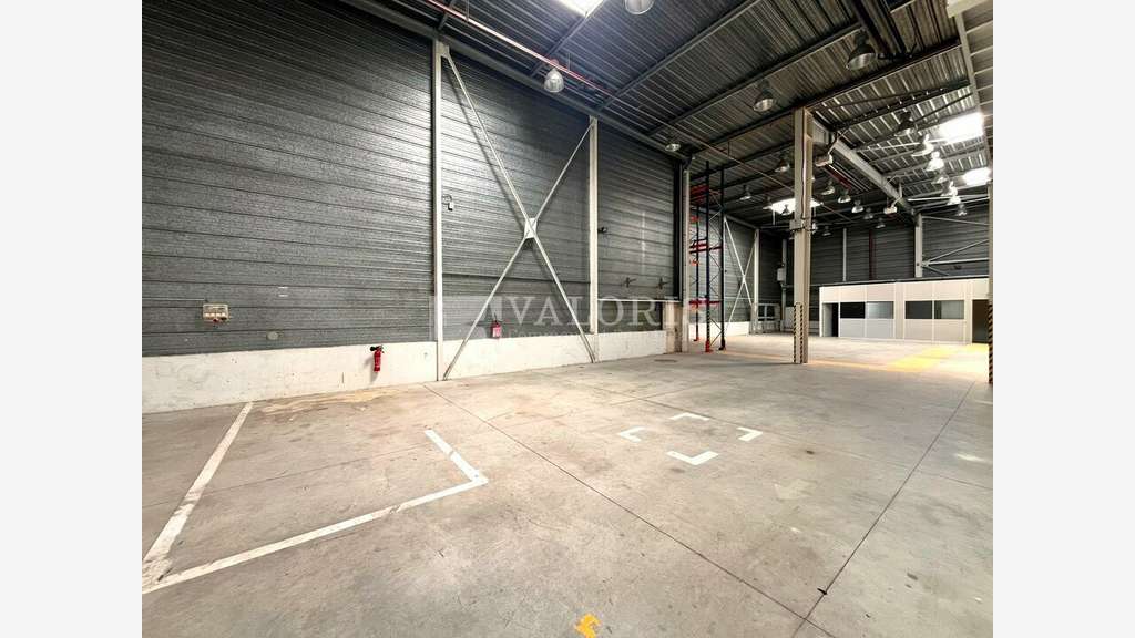 A louer local d'activité 1150m² à Aix-en-Provence