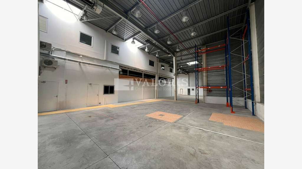 A louer local d'activité 1150m² à Aix-en-Provence