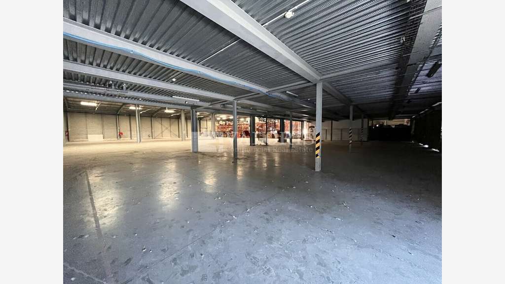 Entrepôt logistique 2400m² à louer Aix-en-Provence