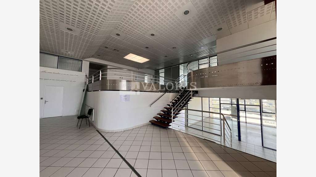 Entrepôt logistique 2400m² à louer Aix-en-Provence