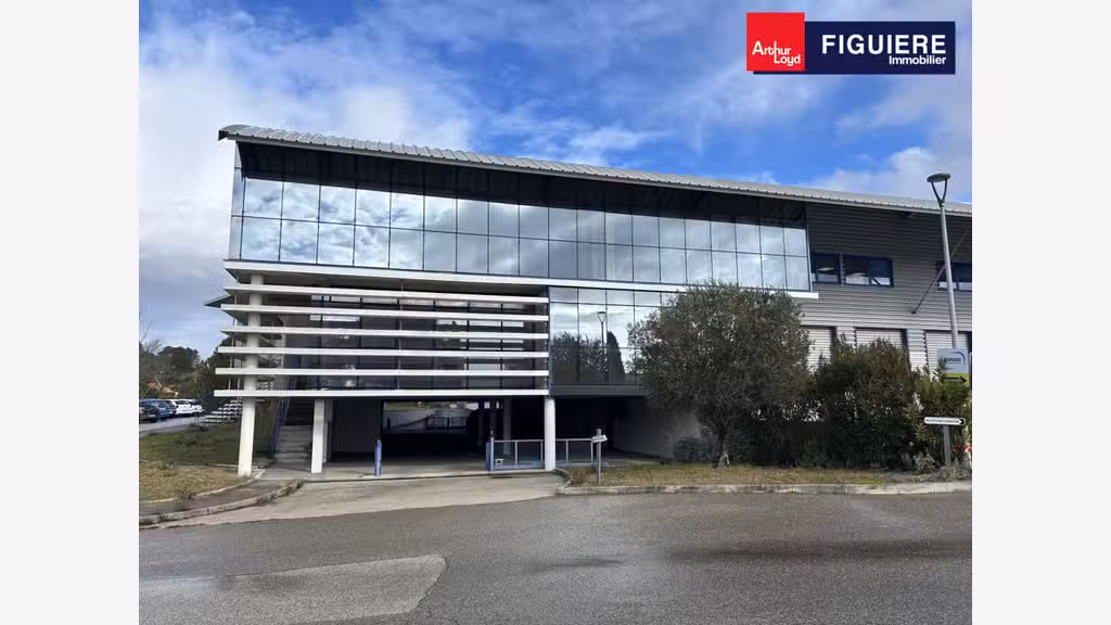 ENTREPOT A QUAIS ET BUREAUX