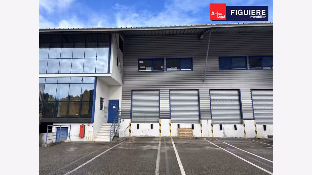 ENTREPOT A QUAIS ET BUREAUX