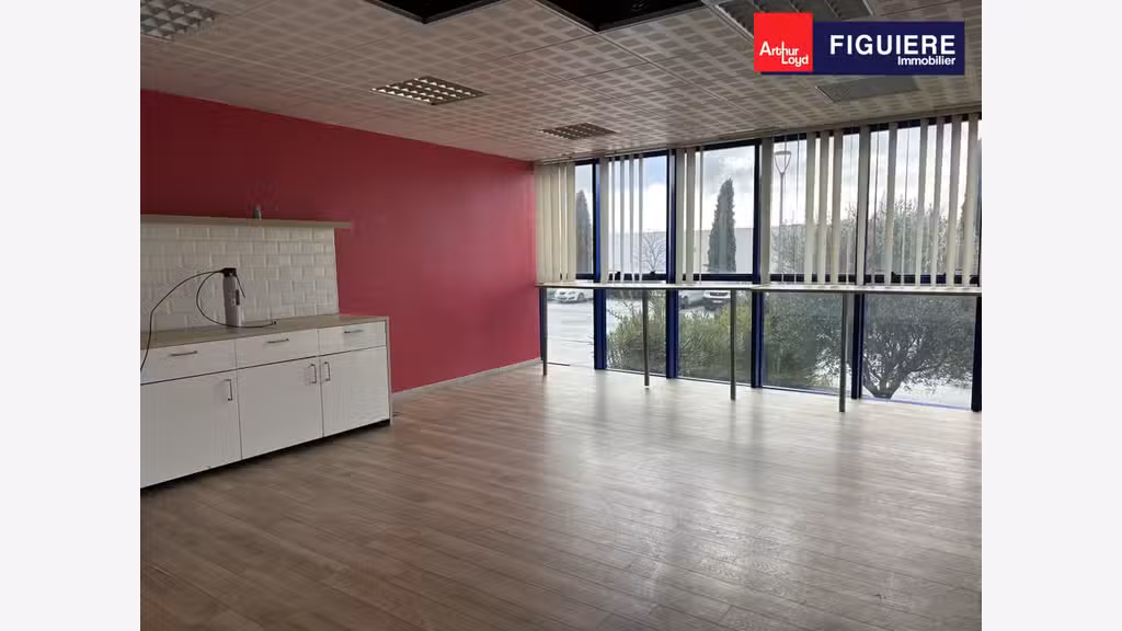 ENTREPOT A QUAIS ET BUREAUX