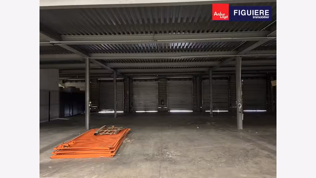 ENTREPOT A QUAIS ET BUREAUX