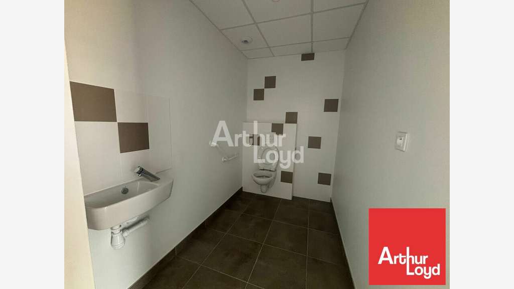 Local d'activité 290m² récent à louer à Aizenay