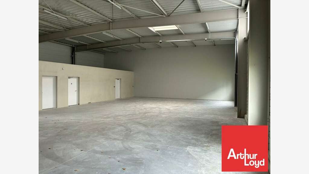 Local d'activité 290m² récent à louer à Aizenay