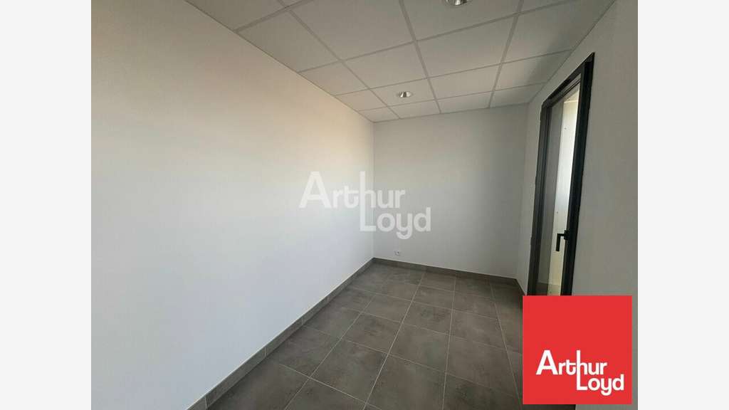 Local d'activité 290m² récent à louer à Aizenay