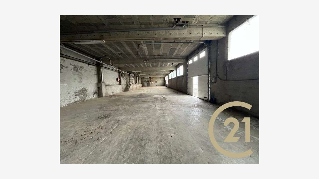 A louer local activité 550m² à Albi accès facile