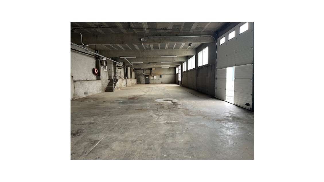 A louer local activité 550m² à Albi accès facile