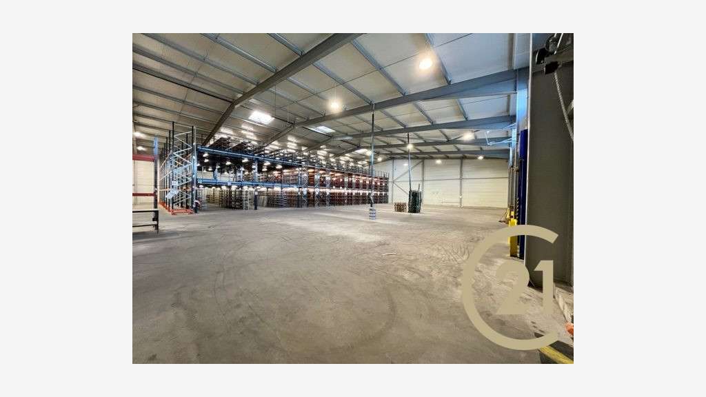 A louer entrepôt logistique 2500m² ZA Montplaisir