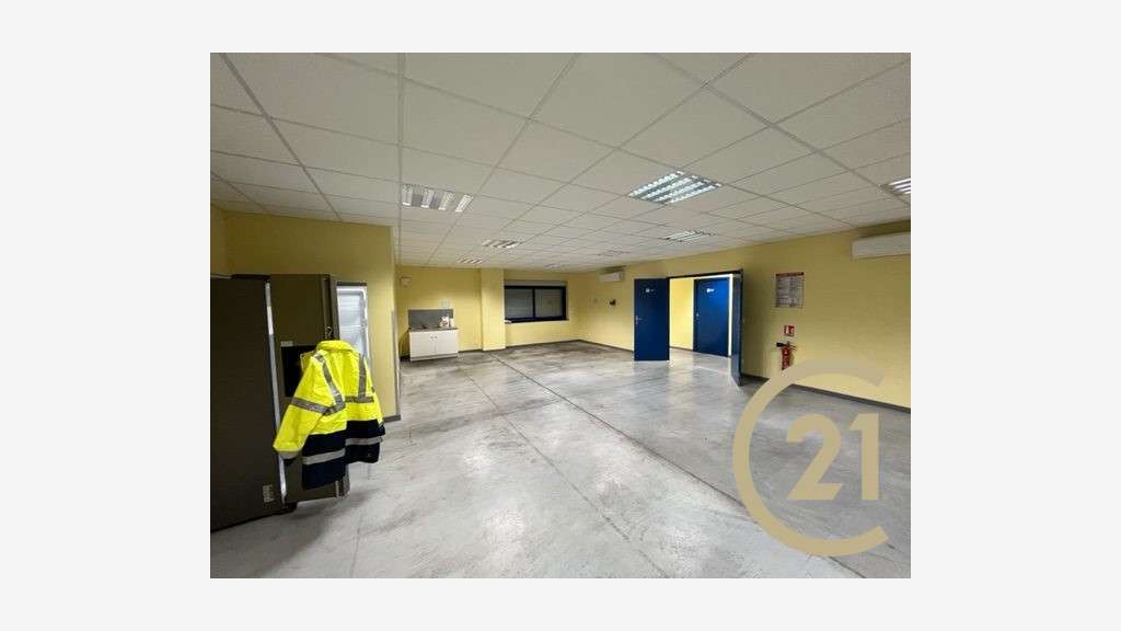 A louer entrepôt logistique 2500m² ZA Montplaisir