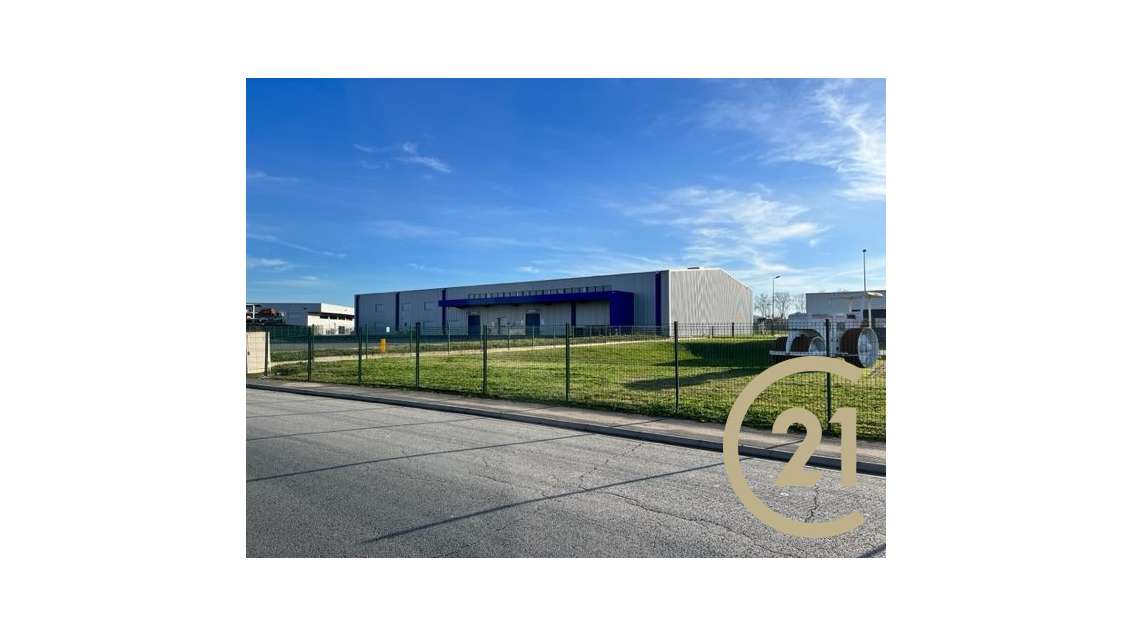 A louer entrepôt logistique 2500m² ZA Montplaisir