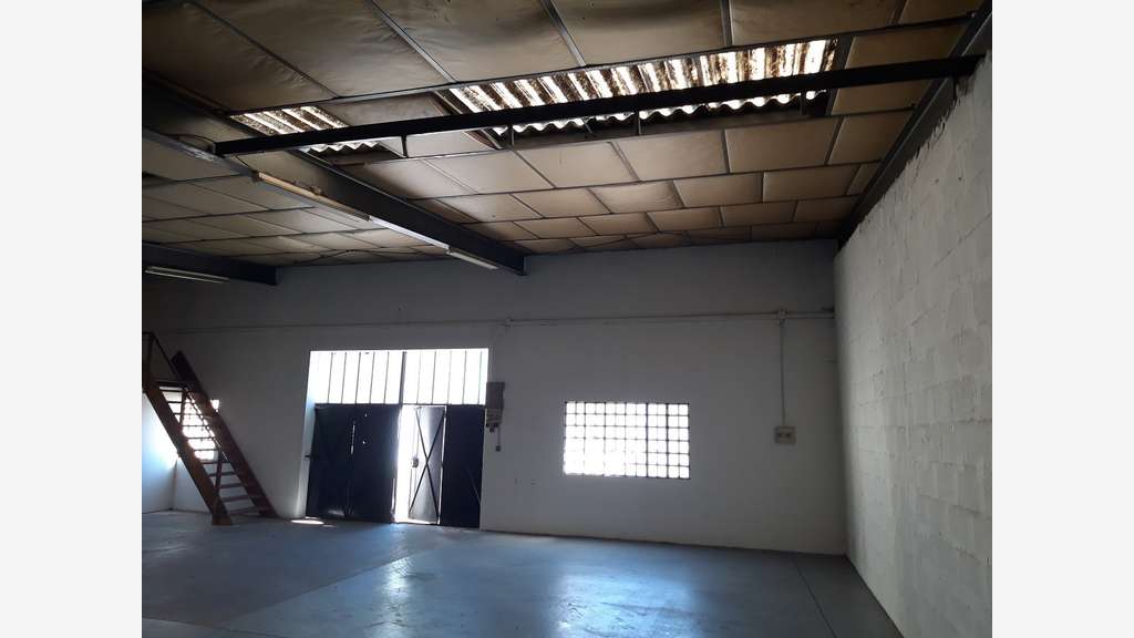 Atelier 130m² à louer à Albigny sur Saône