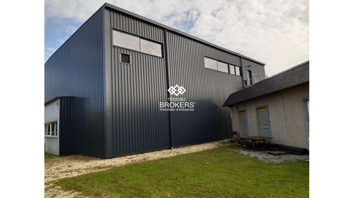 Entrepôt 553m² pour stockage à Alby sur Chéran