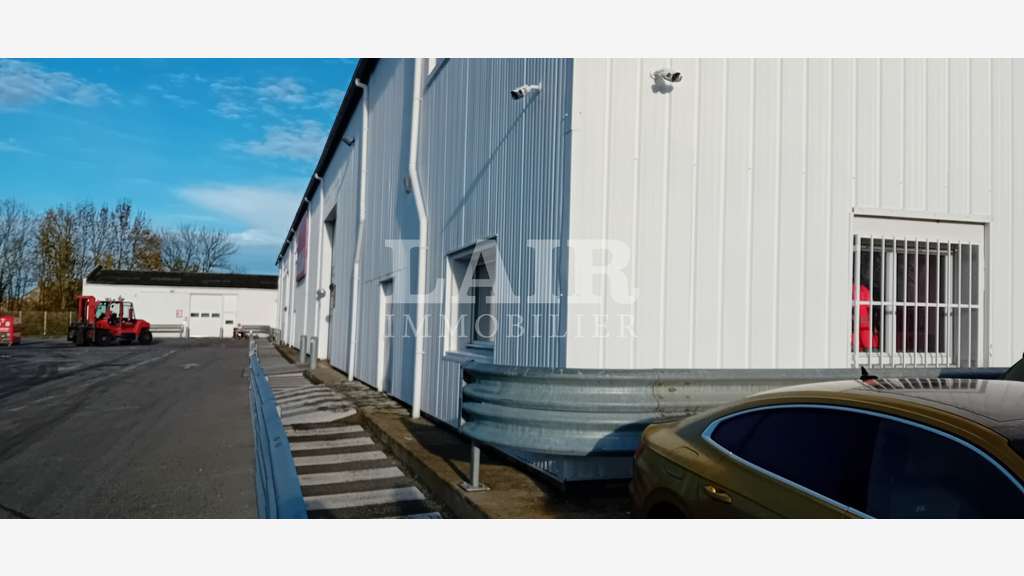 Loue bâtiment à usage d'activité 2950m² à Alençon