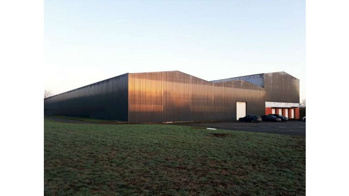 Bâtiment industriel de 1950m² à louer à Alençon