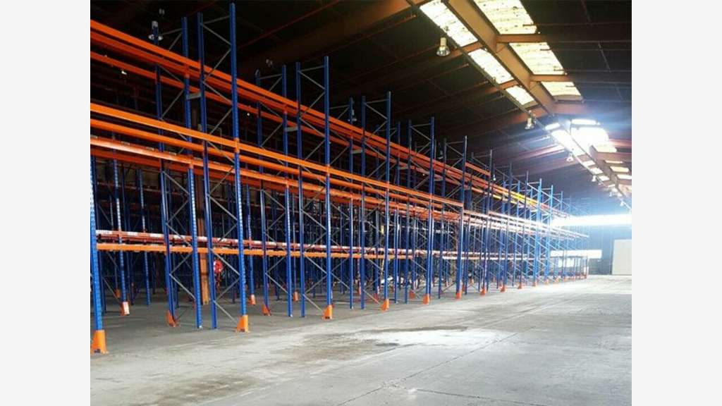 Bâtiment industriel de 1950m² à louer à Alençon