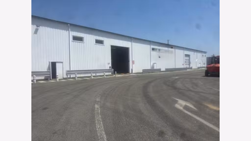 A louer ensemble immobilier de 2900m² à Alençon