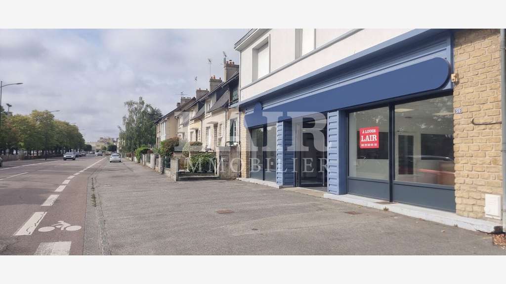 A louer local commercial 550m² empl N°1 Alençon