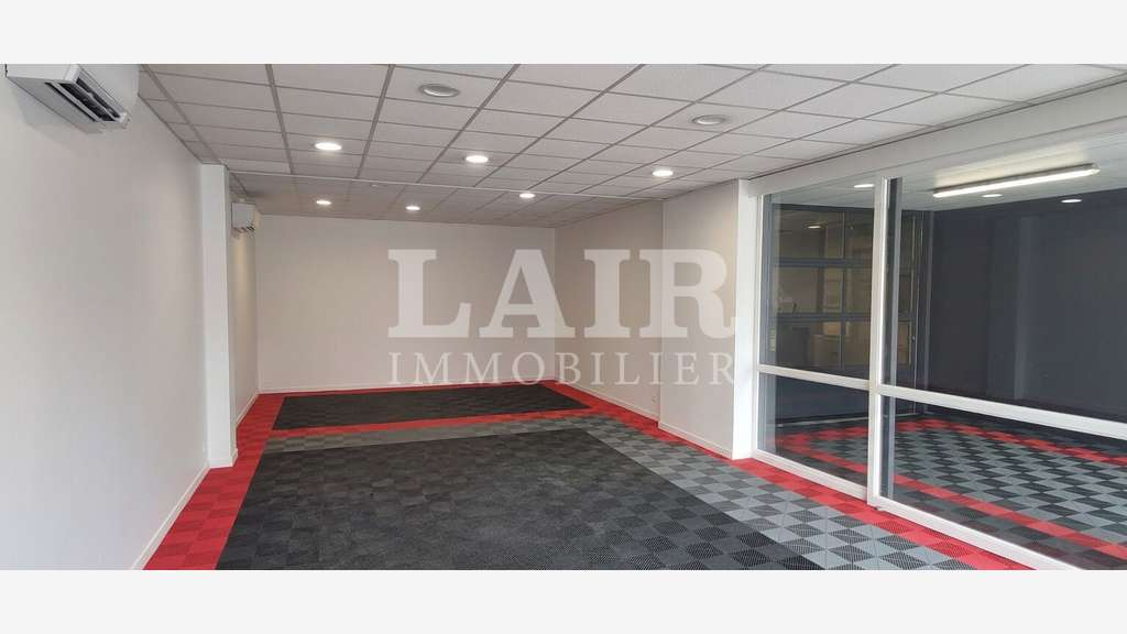 A louer local commercial 550m² empl N°1 Alençon