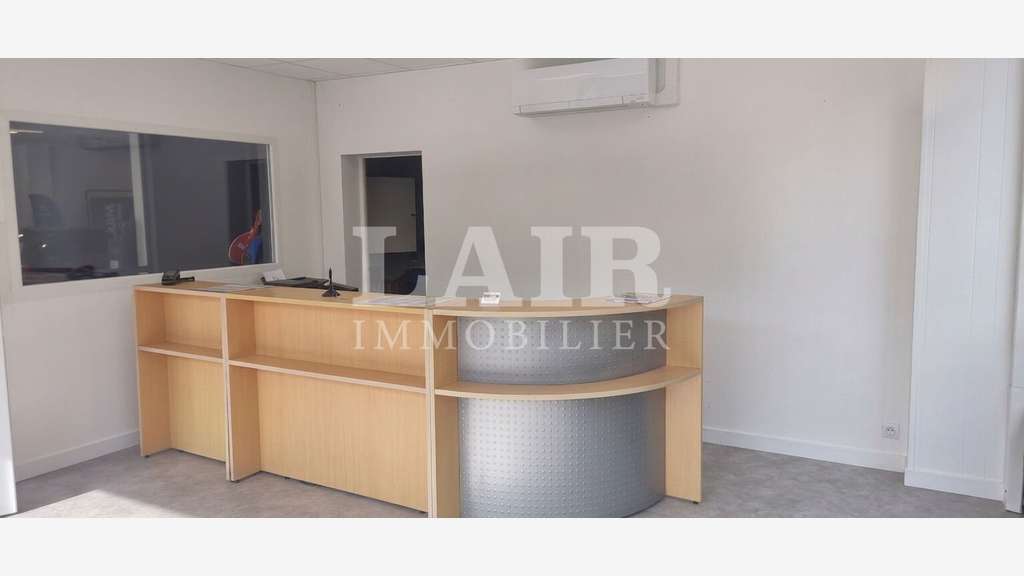 A louer local commercial 550m² empl N°1 Alençon
