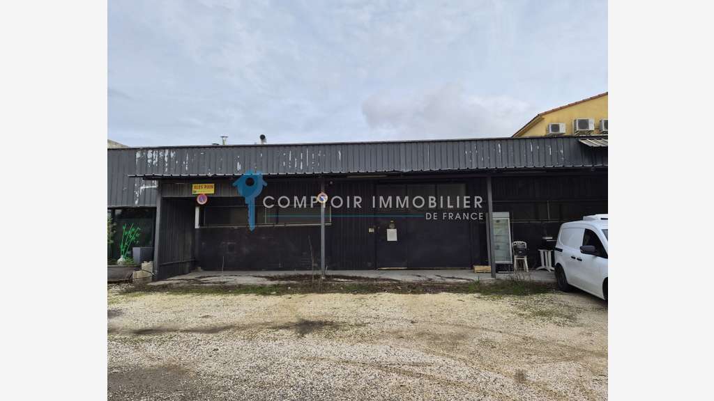 Local commercial entrepôt 666m² à louer à Alès