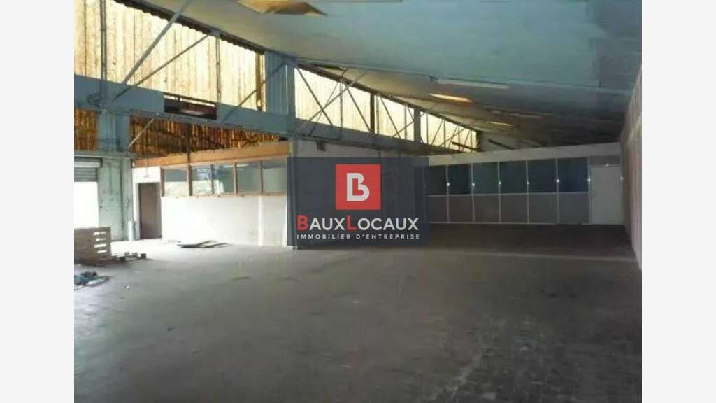 MIXTE ACTIVITES-BUREAUX à louer dans le 30