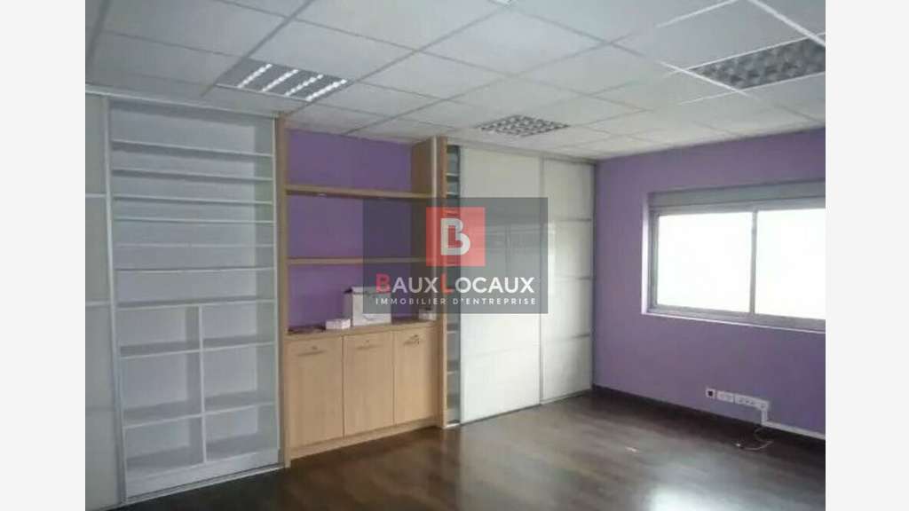 MIXTE ACTIVITES-BUREAUX à louer dans le 30