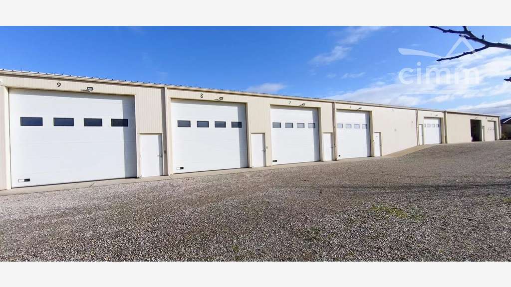 A louer grand box de 100m² neuf à Alixan