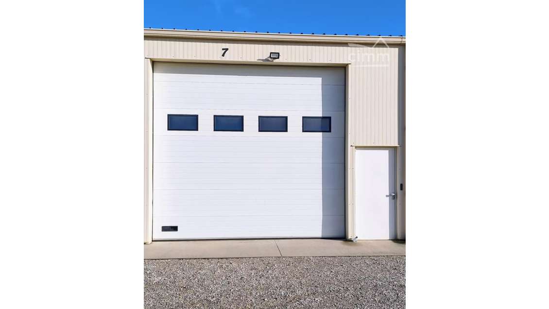 A louer grand box de 100m² neuf à Alixan