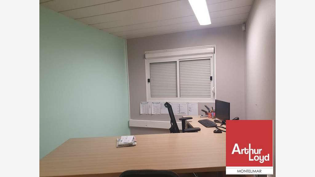 Entrepôt 310m² à louer à Allan Est de Montélimar