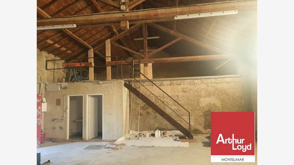 Entrepôt 310m² à louer à Allan Est de Montélimar