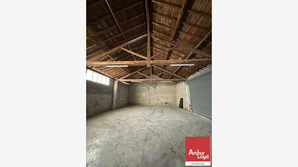 Entrepôt 310m² à louer à Allan Est de Montélimar