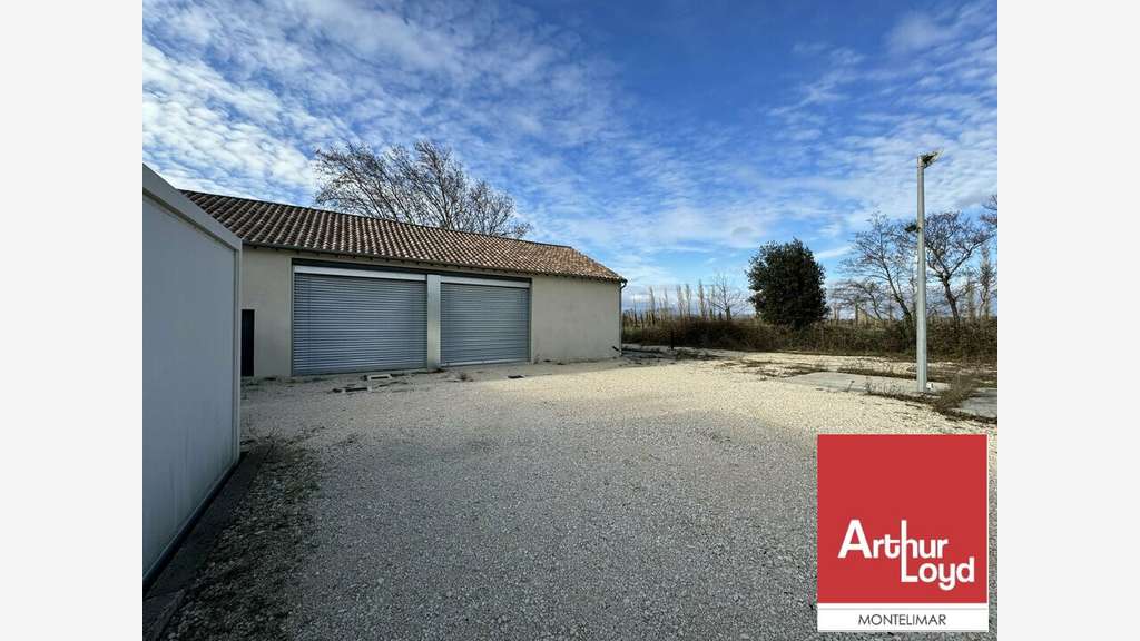 Entrepôt 310m² à louer à Allan Est de Montélimar