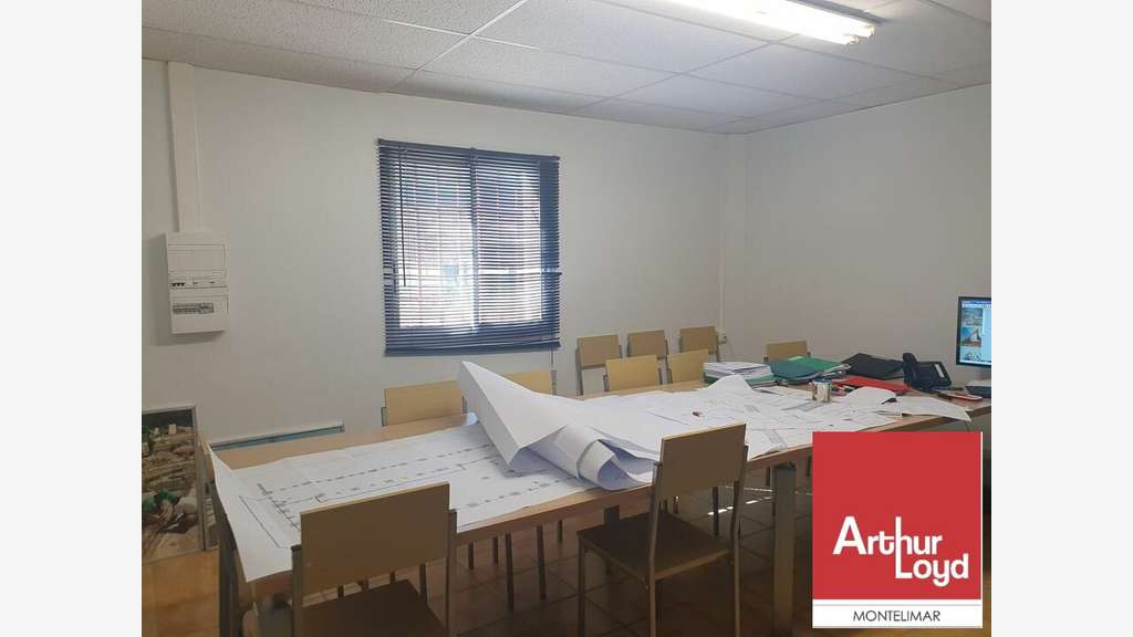 Entrepôt 310m² à louer à Allan Est de Montélimar