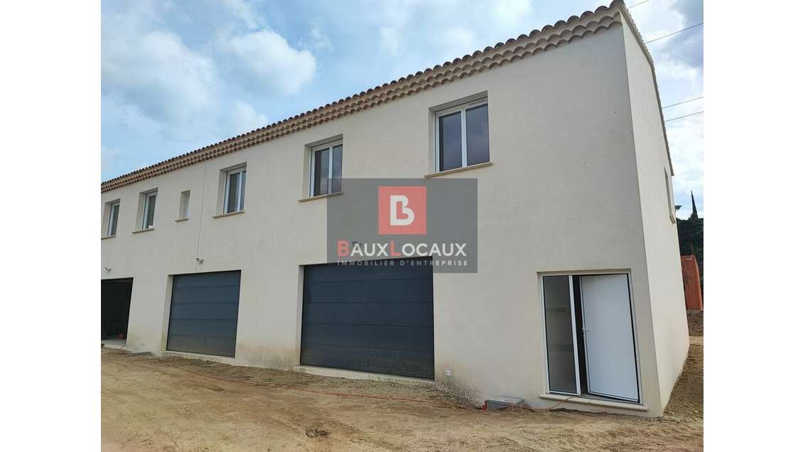 A louer entrepôt neuf de 120m² à Alleins