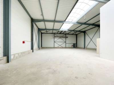Local d'activités 524m² à louer à Beauvais Sud 