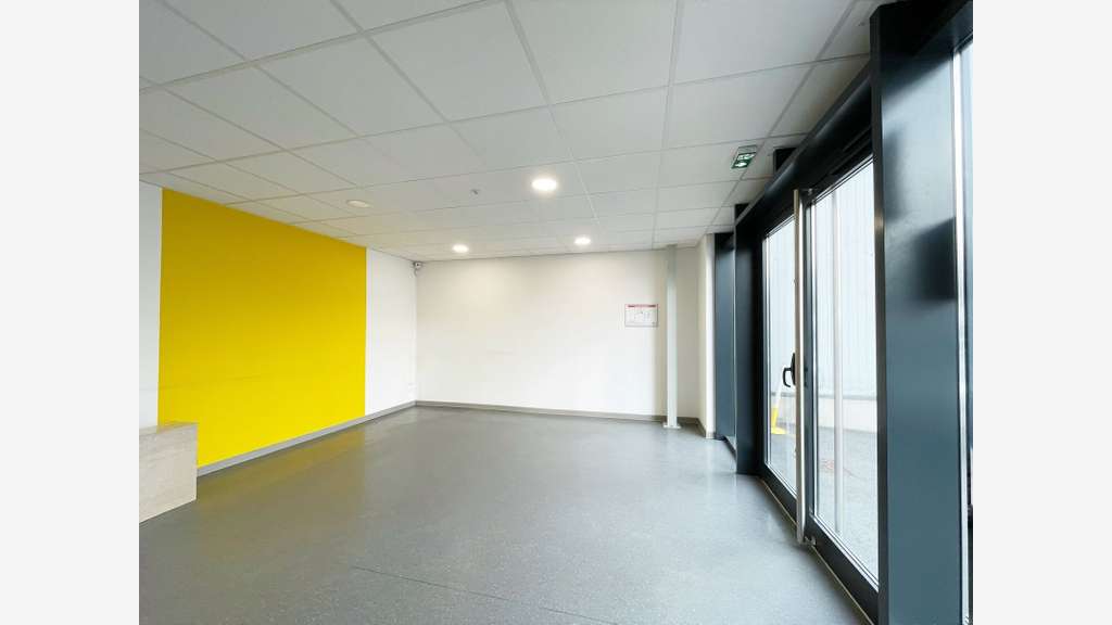 Local d'activités 524m² à louer à Beauvais Sud 