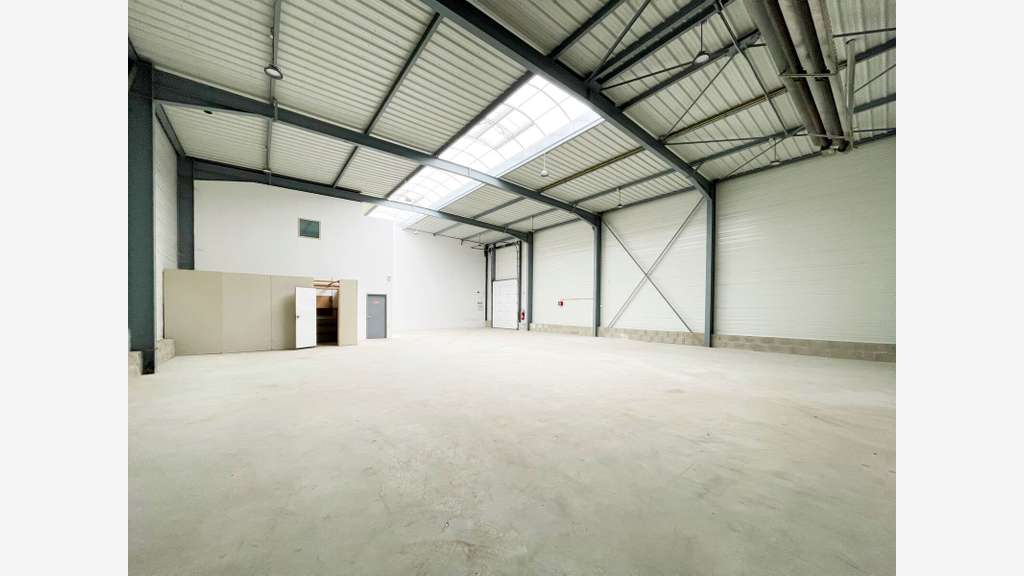 Local d'activités 524m² à louer à Beauvais Sud 