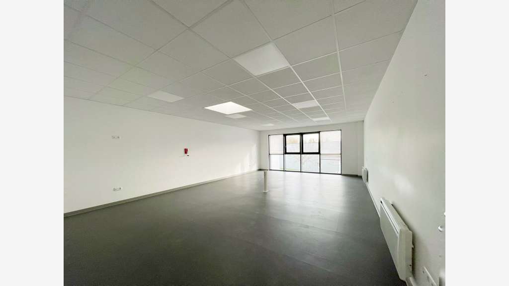 Local d'activités 524m² à louer à Beauvais Sud 