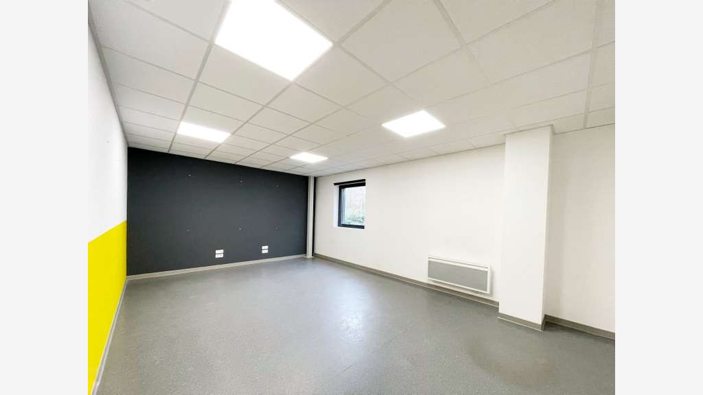 Local d'activités 524m² à louer à Beauvais Sud 
