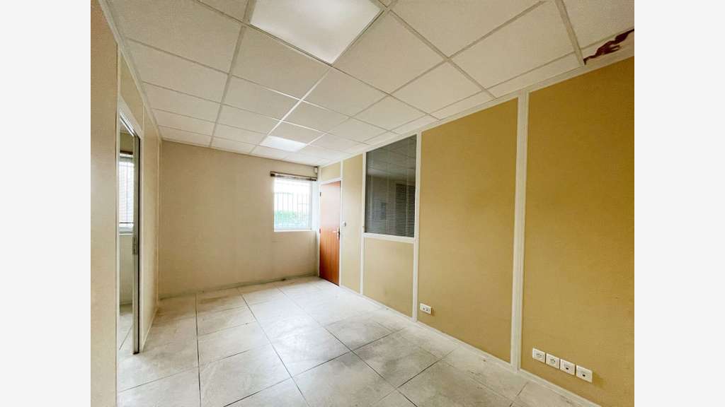 Local 198m² à Louer Beauvais Sud ZA Ther Nouvelle