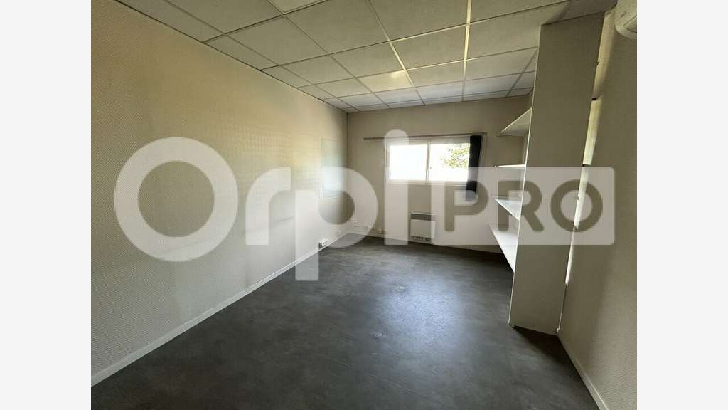 A louer local d'activité de 640m² en ZI d'Allonne