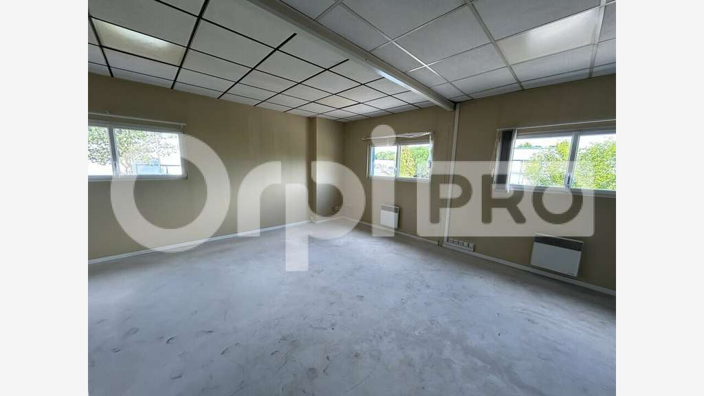 A louer local d'activité de 640m² en ZI d'Allonne