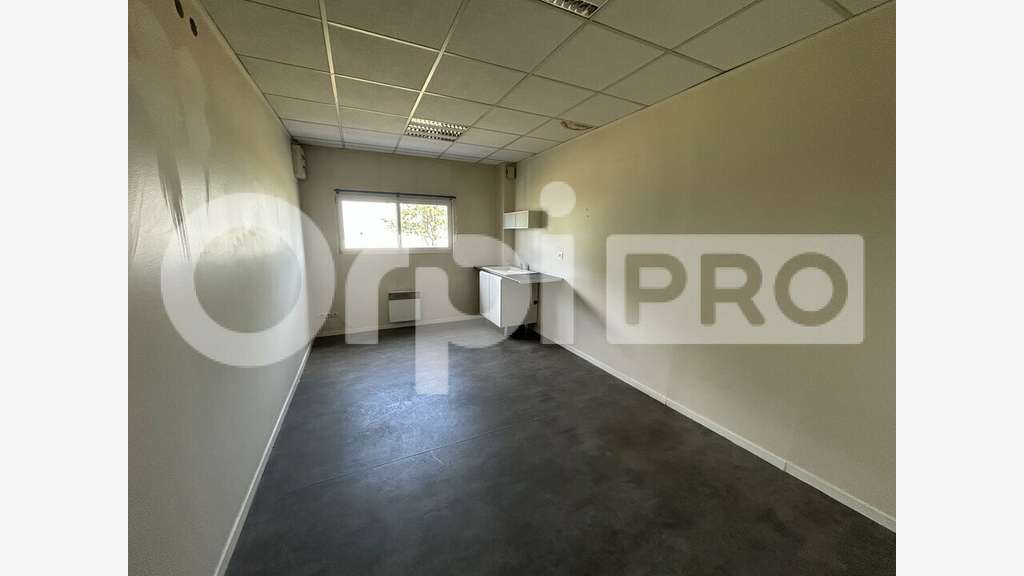 A louer local d'activité de 640m² en ZI d'Allonne
