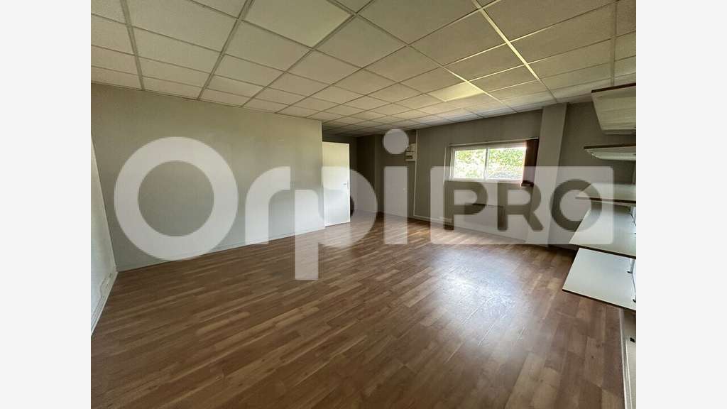 A louer local d'activité de 640m² en ZI d'Allonne