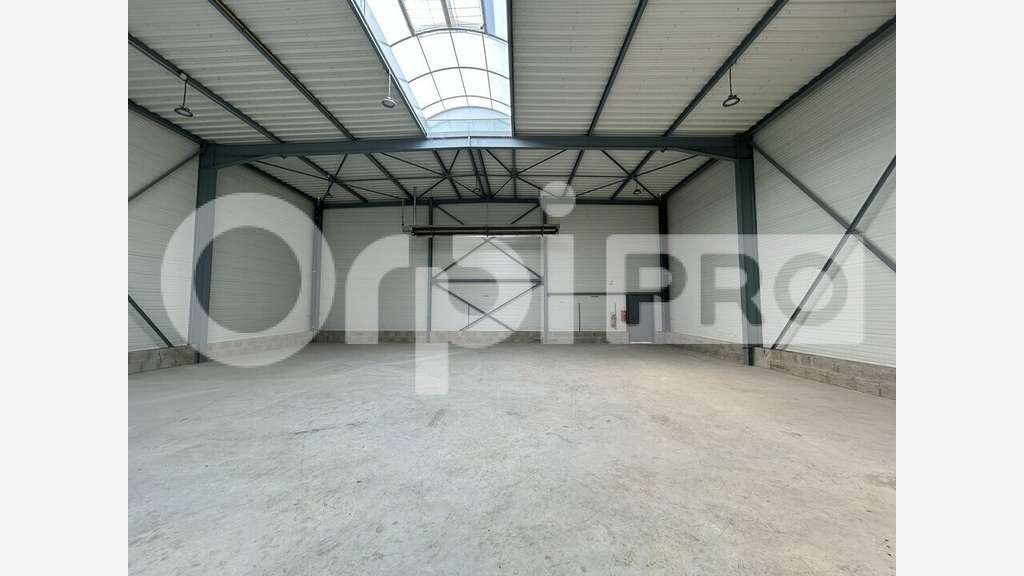 Local d'activité de 524m² à louer en ZI d'Allonne