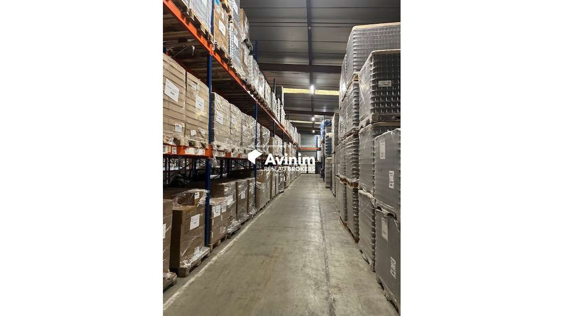 Site logistique 7834m² à louer à Althen-des-Paluds